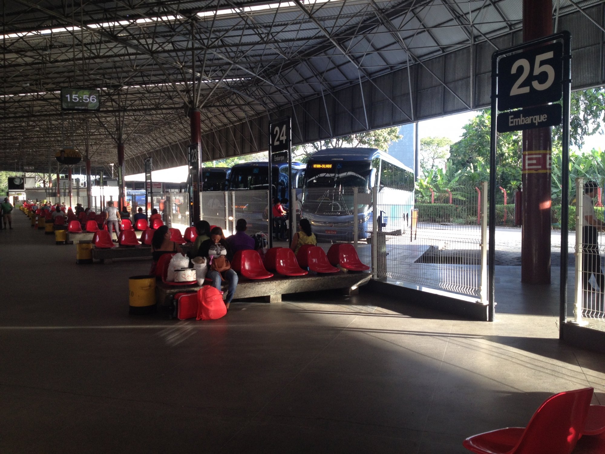 Viagens de trem suspensas e governo quer proibir ônibus interestaduais