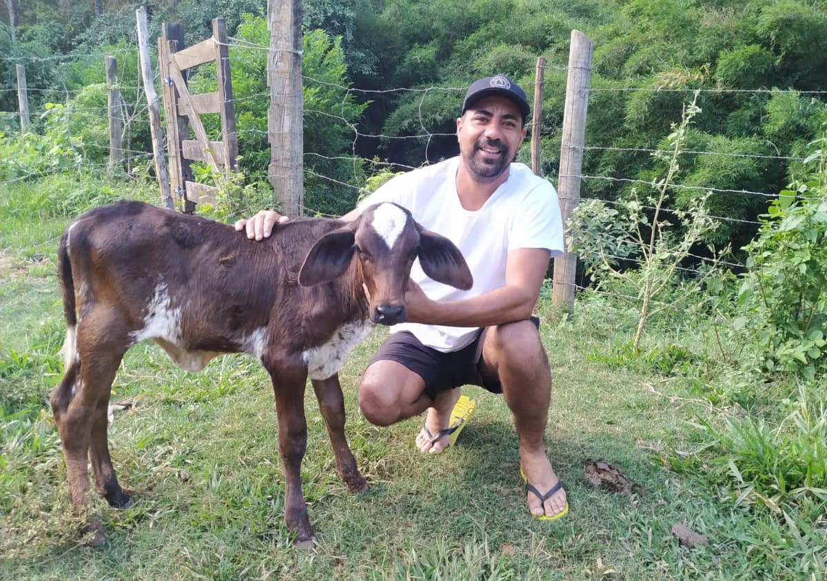 Estudante de marketing muda de ramo para atuar como pecuarista no ES