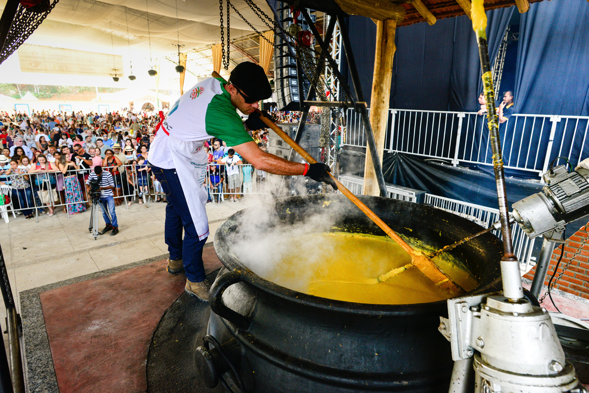 Voluntários podem se cadastrar para atuar na 42ª Festa da Polenta