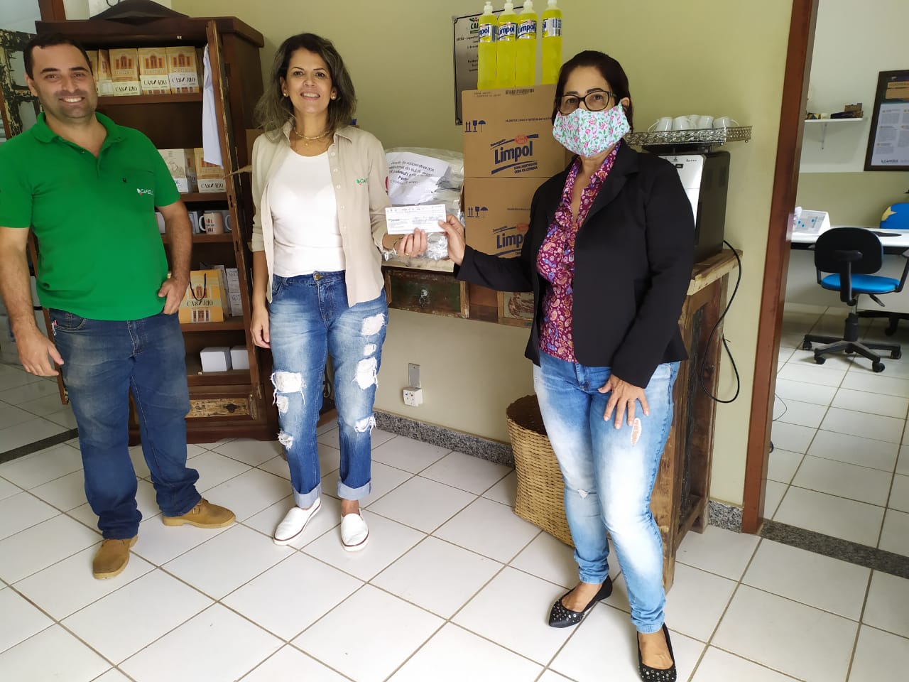 Ações de cooperativas amenizam dificuldades enfrentadas pelo avanço do novo coronavírus no ES e MG