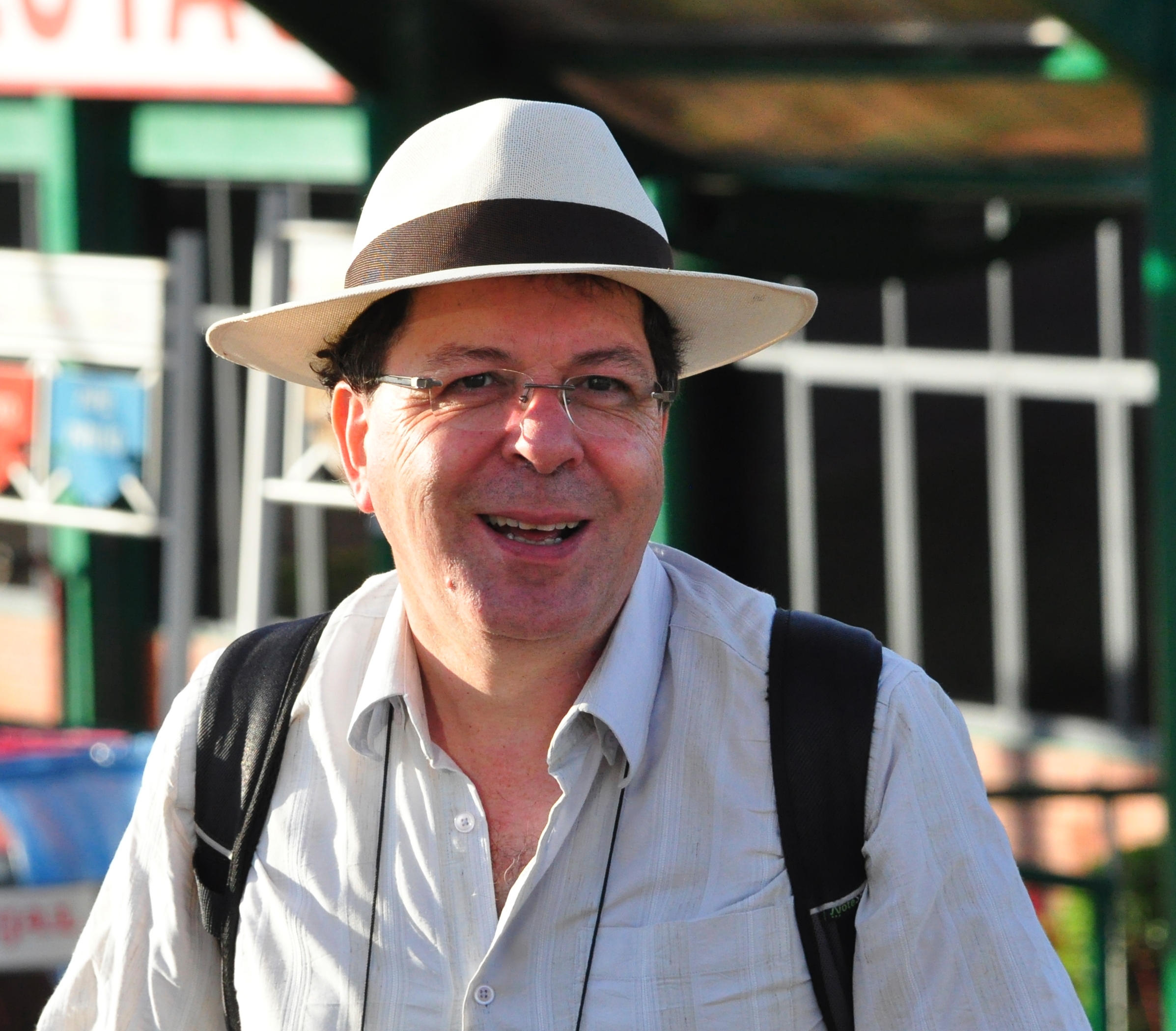 O campo também assedia