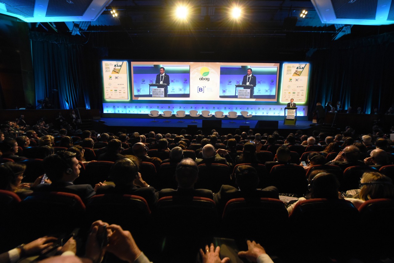 Congresso Brasileiro do Agronegócio reunirá mais de 8 mil participantes nesta segunda (03)