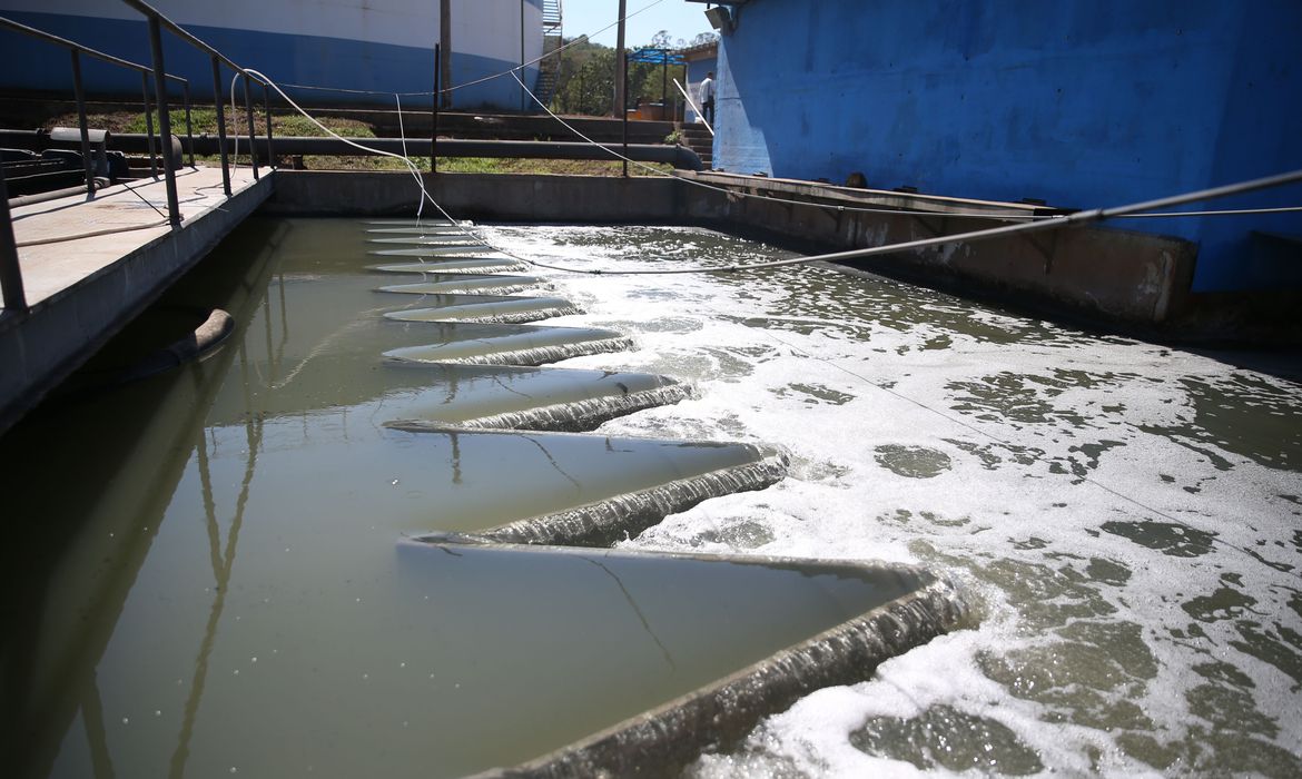 Pesquisa aponta coronavírus em 100% de amostras de esgoto em rios