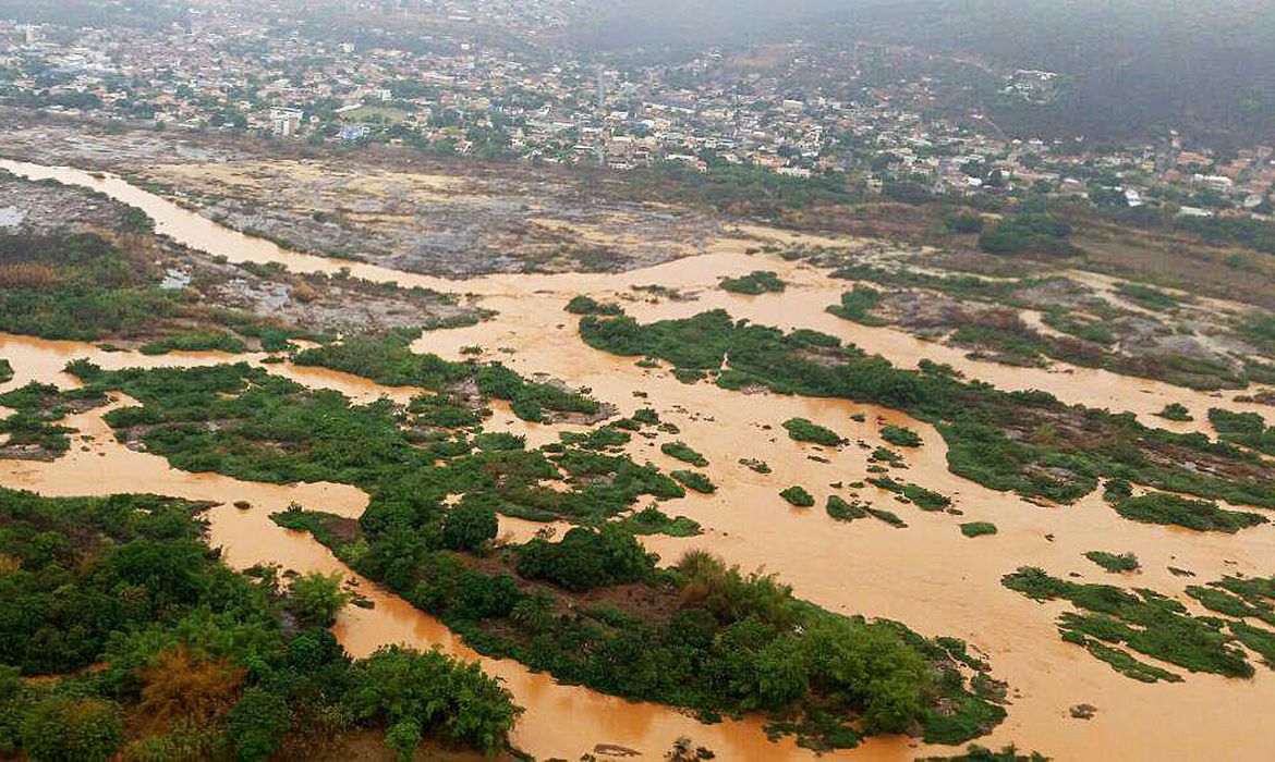 Capixabas e mineiros atingidos pelo rompimento de barragem terão linha de crédito especial