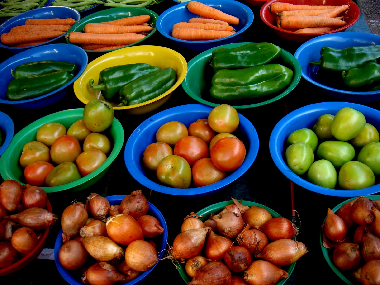 Prefeitura da Serra determina venda de verduras, frutas e legumes em bacias ou embaladas em feiras livres