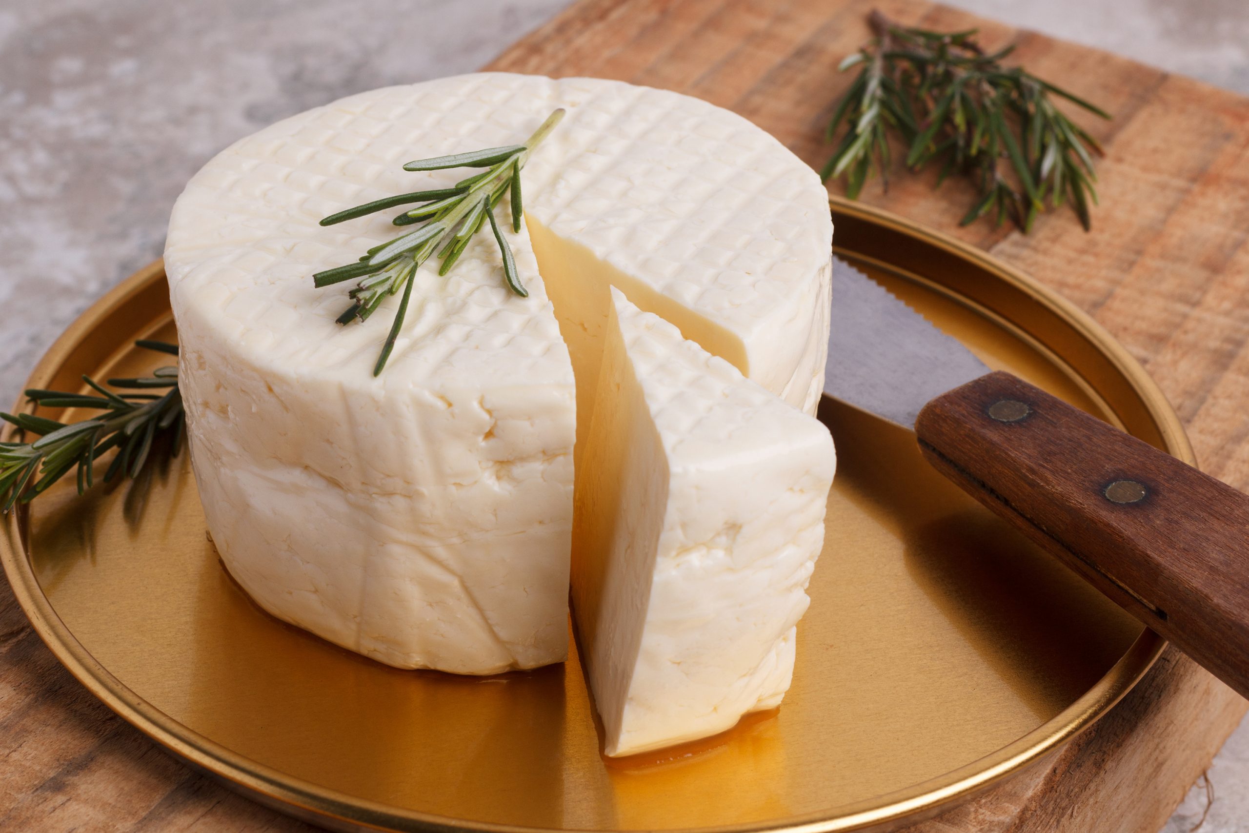Aprenda a fazer queijo minas frescal em casa