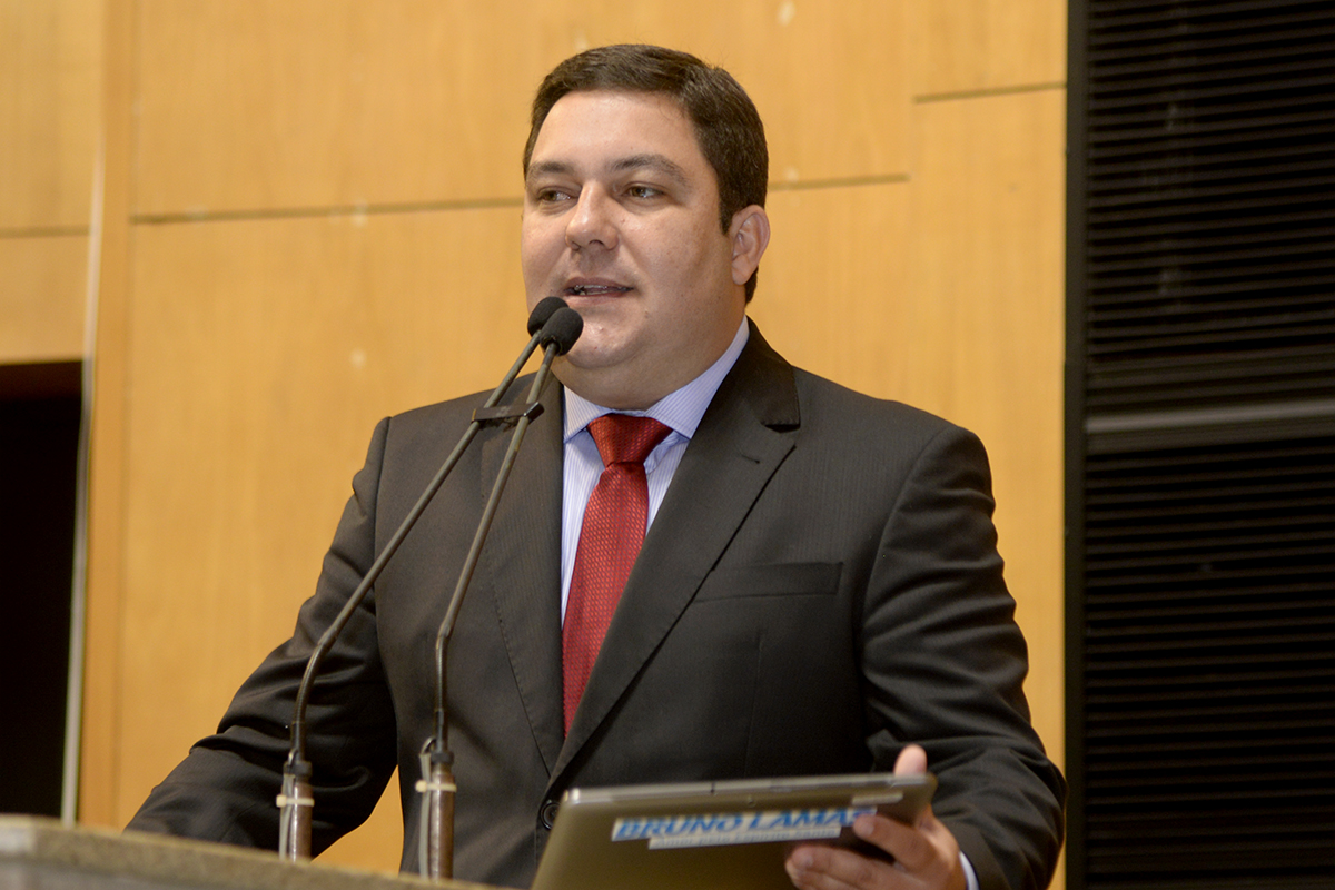Deputado defende convênio entre governo estadual e cooperativas para facilitar empréstimos