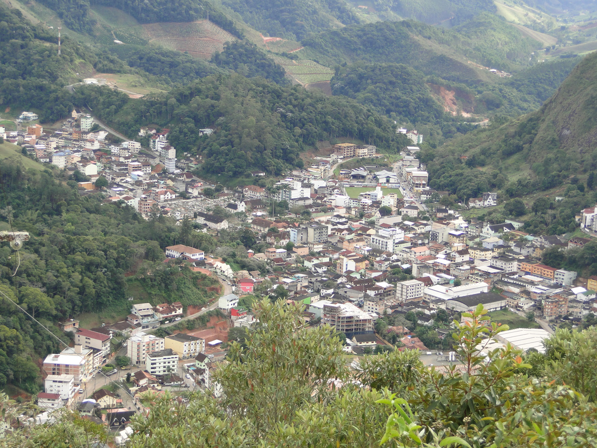 Dez municípios capixabas voltam para o risco alto da Covid-19