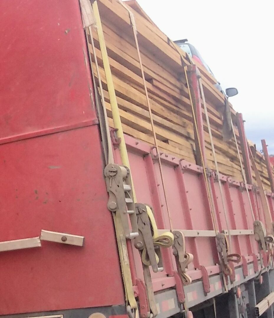 Idaf apreende cargas de madeira no Espírito Santo