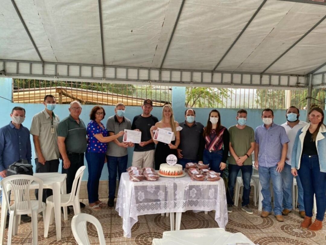 Prefeitura de Domingos Martins entrega mais um registro SIM para agroindústria
