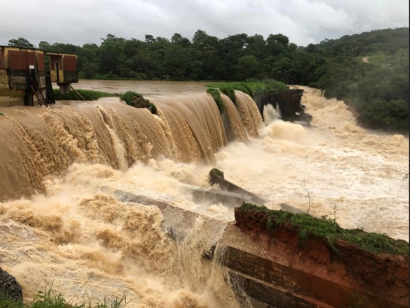 VÍDEOS: represa pode romper a qualquer momento e devastar região mineira