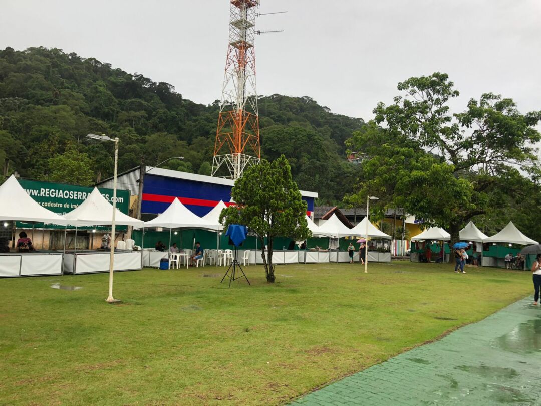 Feira com artesanato, flores e comida é iniciada em Marechal Floriano