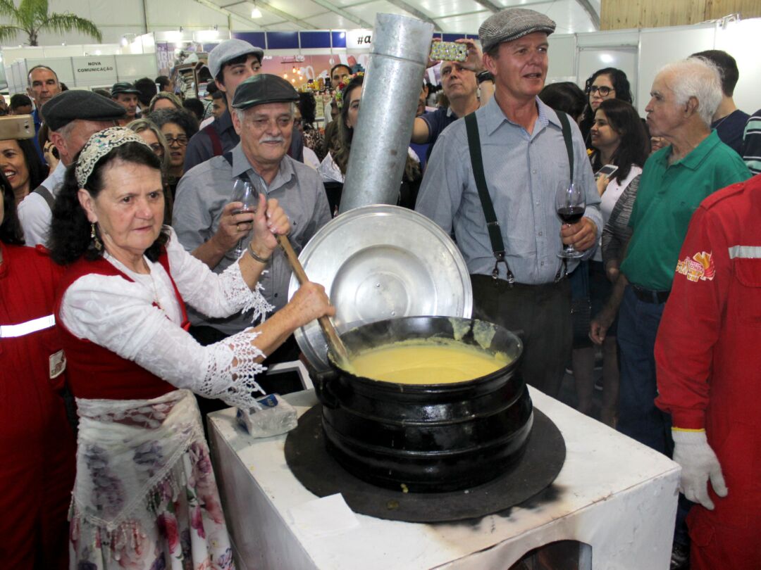 Feira dos Municípios reúne o melhor da gastronomia, cultura e música do Espírito Santo