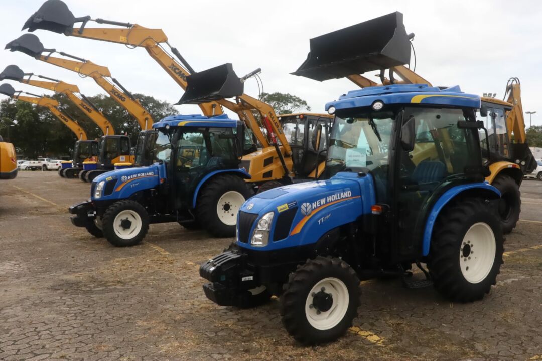 Equipamentos agrícolas são entregues para 34 municípios do Espírito Santo