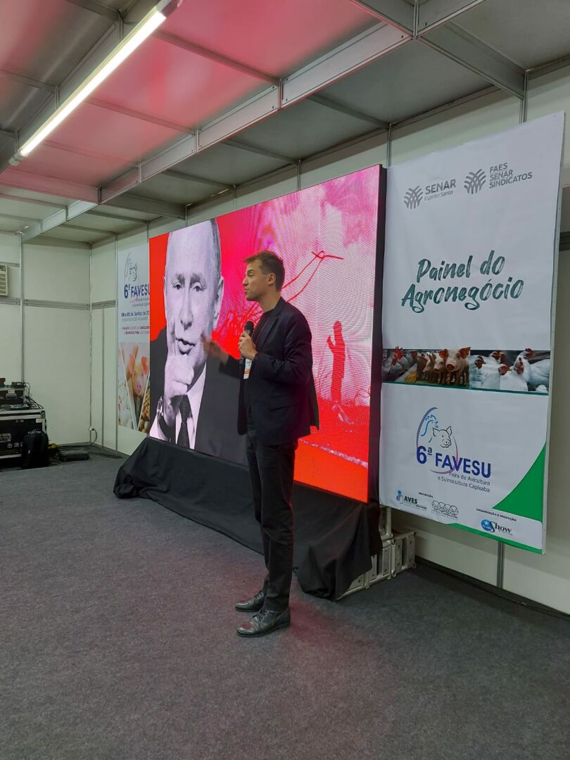 Panorama da economia brasileira e mundial foi tema de palestra na Favesu