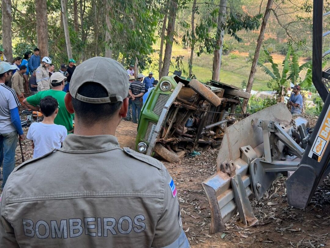 Agricultor morre em acidente com caminhonete no meio de lavoura