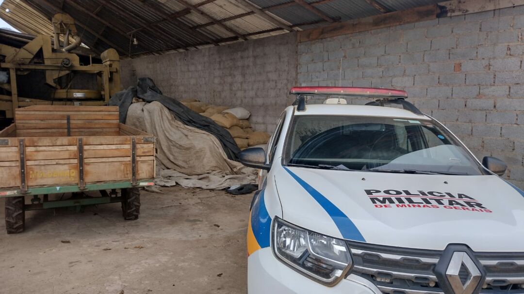 Polícia recupera no Espírito Santo 130 sacas de café furtadas em Minas Gerais