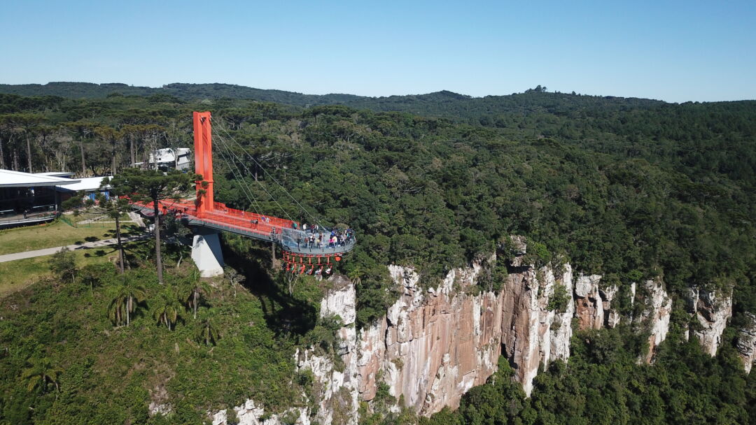 <strong>Maior plataforma de vidro do mundo vira sensação na serra gaúcha</strong>