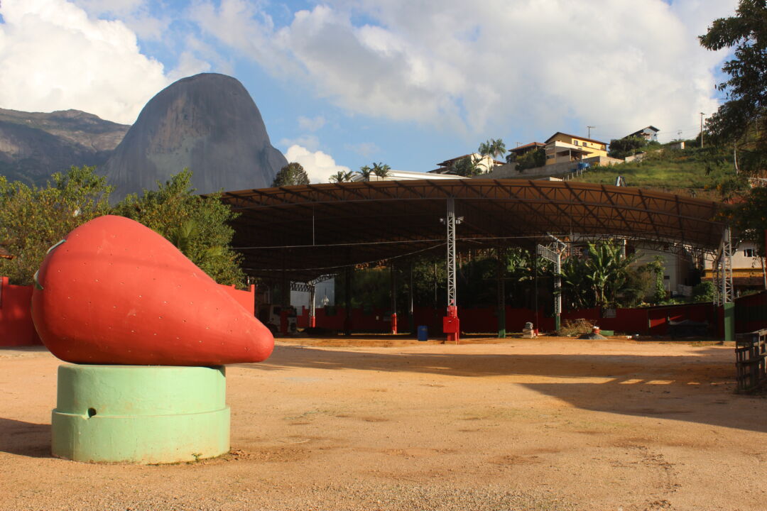 Festa do Morango tem estrutura renovada e ganha galpão permanente