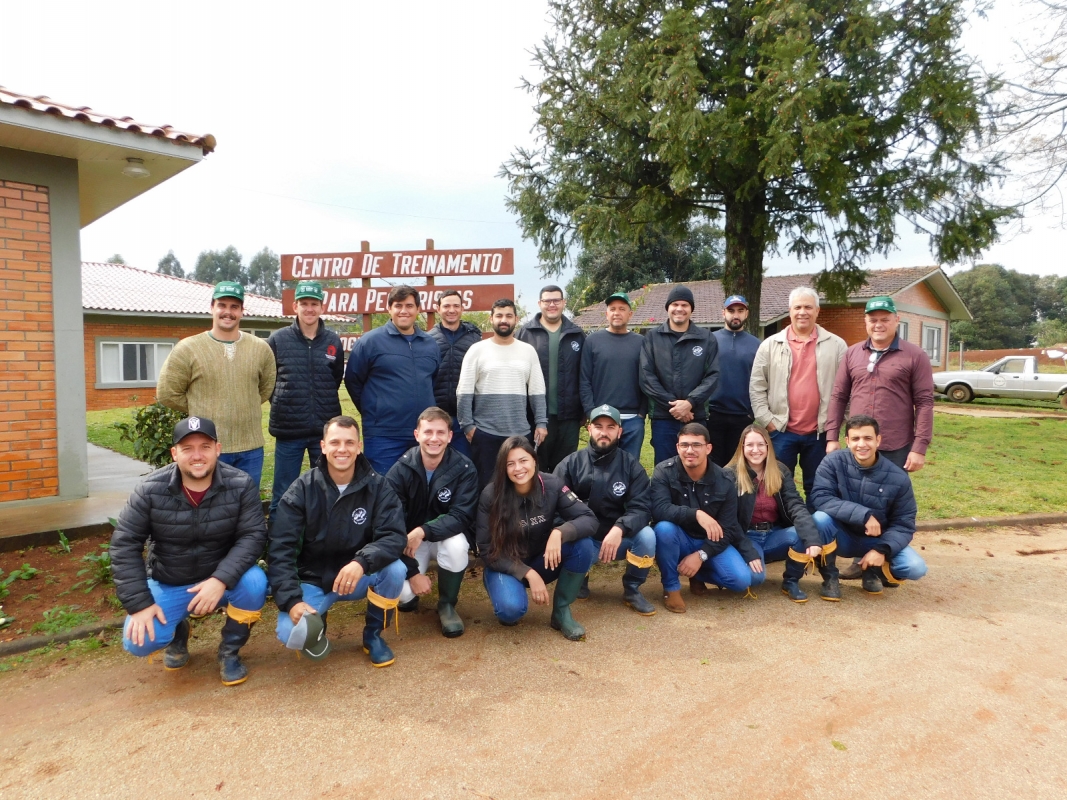 Técnicos e supervisores do Senar-ES participam de treinamento no Paraná
