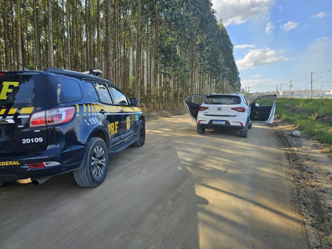 Motorista fura blitz e é perseguido em estradas rurais no Espírito Santo