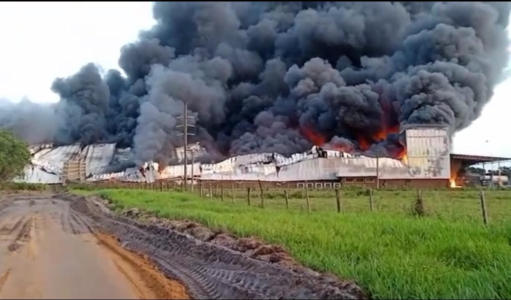 Funcionários da Cacau Show gravam início de incêndio que destruiu fábrica no Espírito Santo