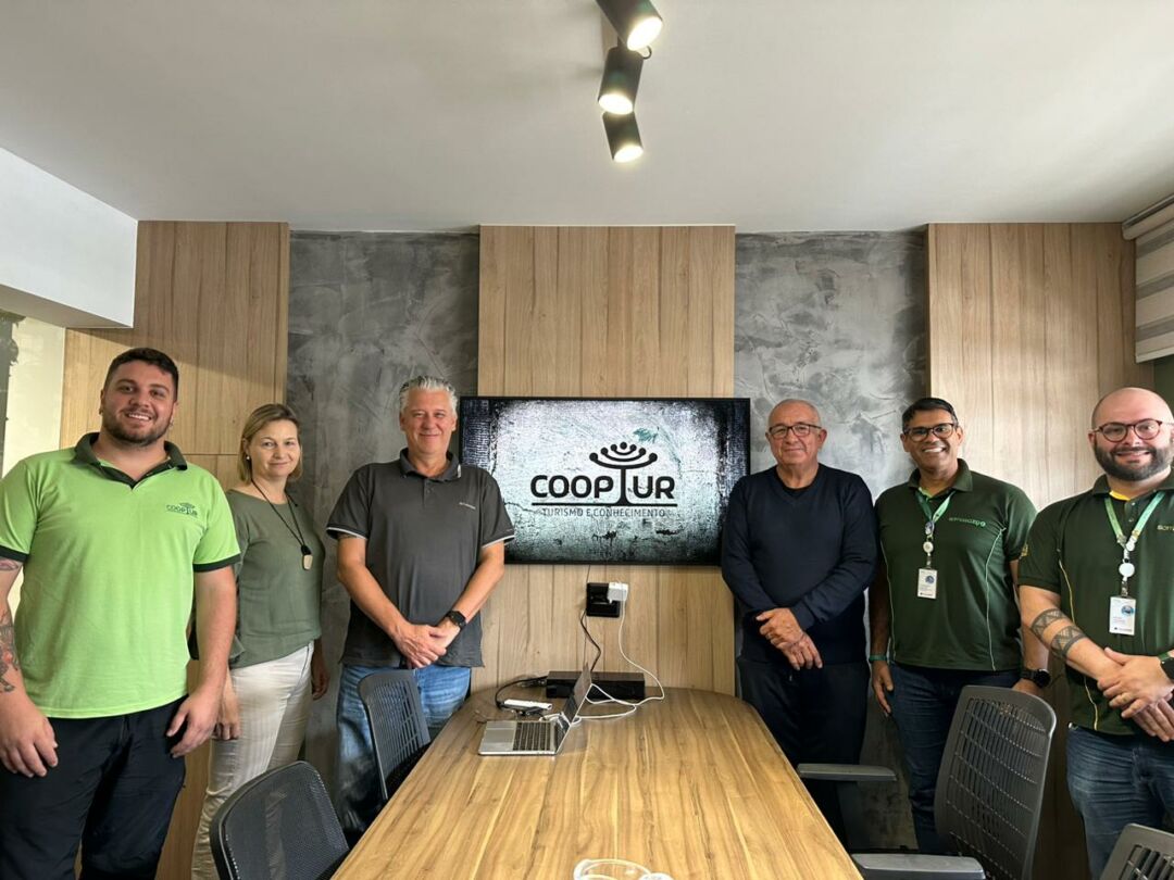 Colaboradores do Sistema OCB/ES participam de imersão no Paraná