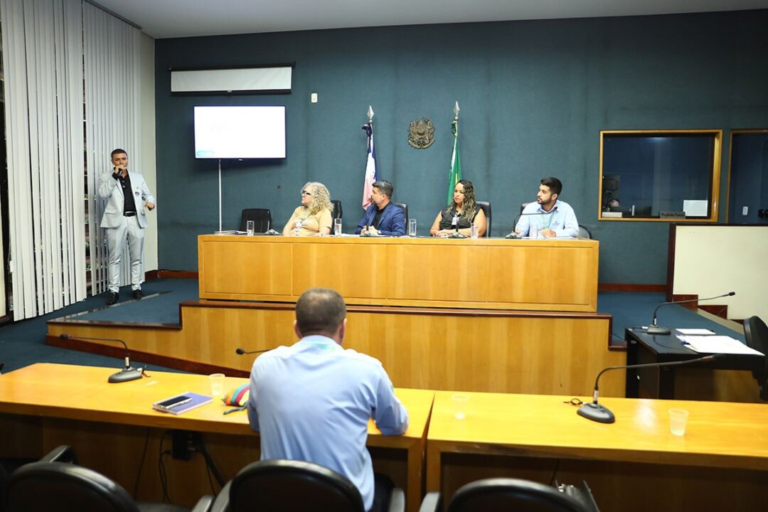 Psicólogos falam na Assembleia Legislativa do Espírito Santo sobre objetivos de cooperativa
