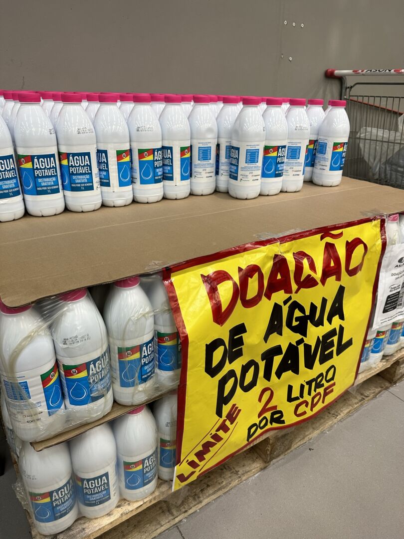 Lactalis distribui água em supermercados gaúchos