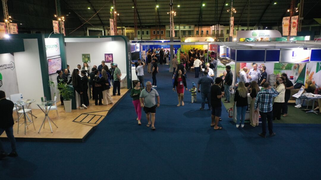 Favesu 2024 leva conhecimento sobre avicultura e suinocultura a milhares de participantes