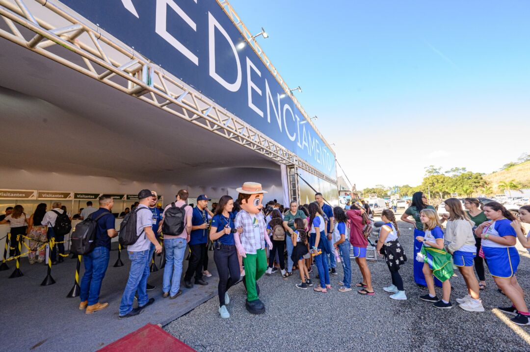 Mais de R$ 300 milhões em créditos a produtores rurais na Feira de Agronegócios Cooabriel
