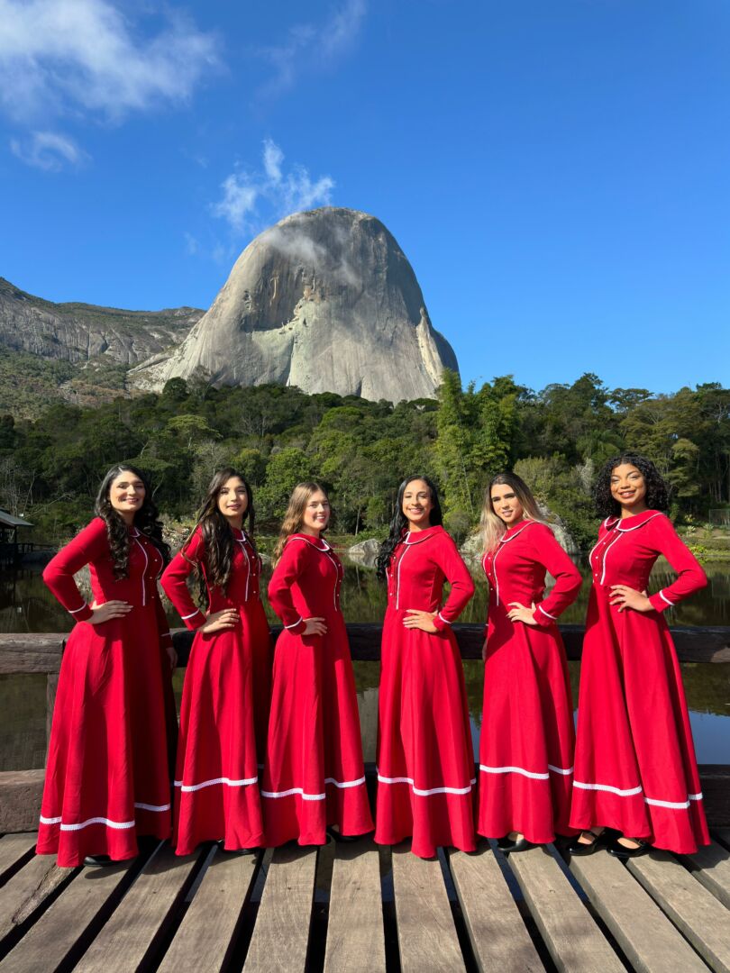 Seis jovens concorrem ao título de rainha da Festa do Morango