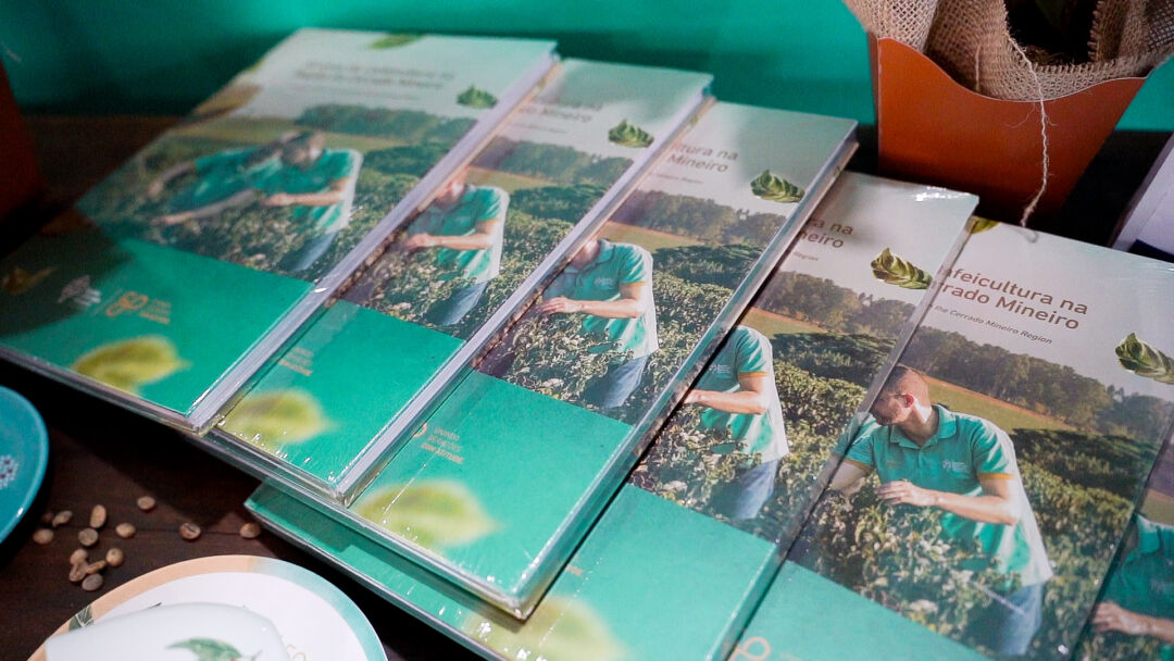 Livro registra trajetória de 50 anos da cafeicultura na Região do Cerrado Mineiro