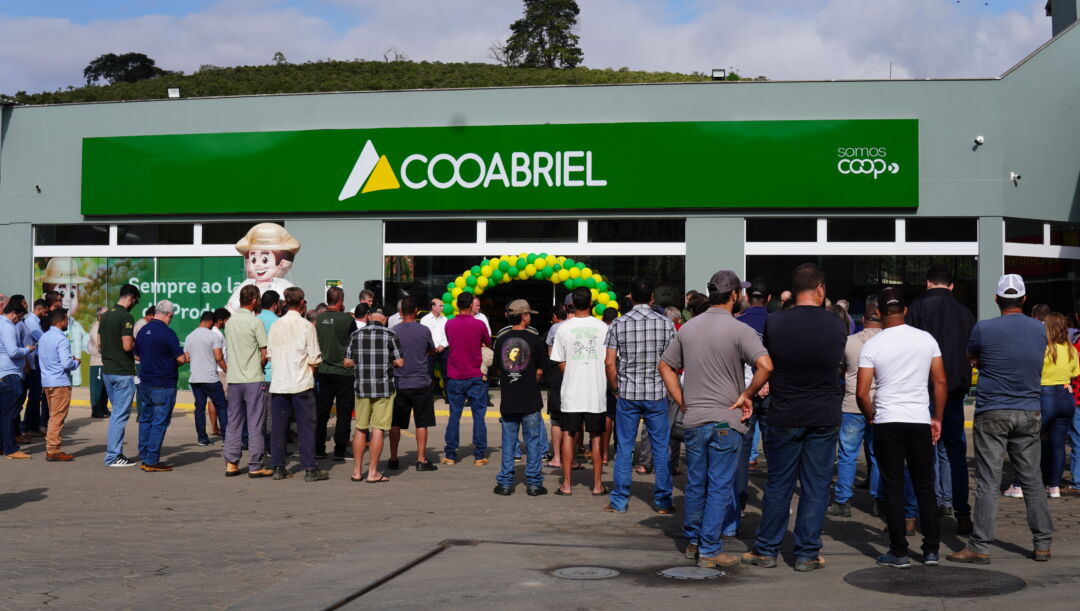 Cooabriel inaugura loja nas montanhas do Espírito Santo