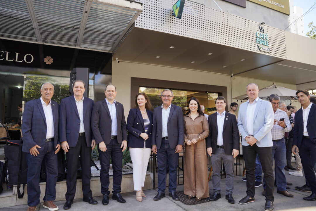 Sicoob abre novo Café Hall na Praia do Canto para fortalecer cooperativismo e apoiar empreendedores