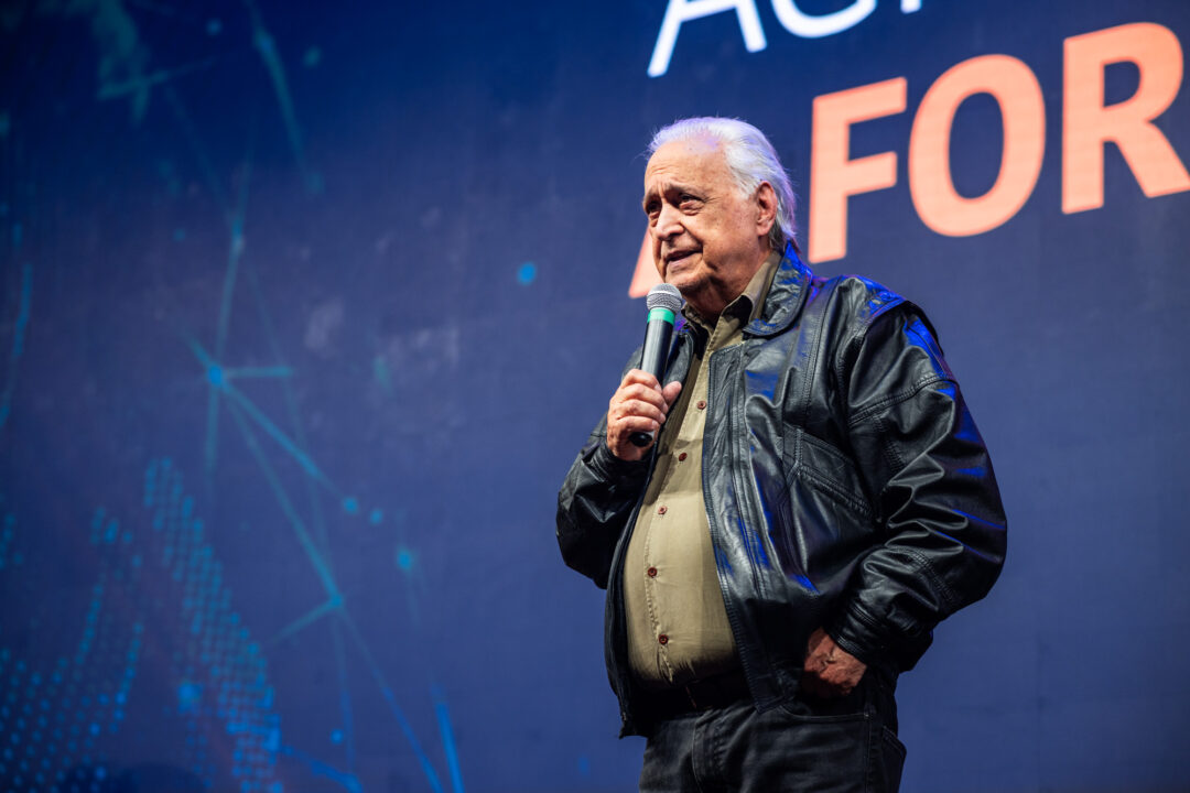 Enio Campoi é homenageado no Congresso Andav por sua trajetória na comunicação do agronegócio