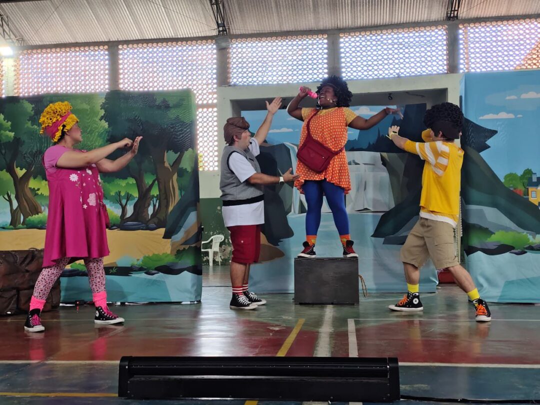 Teatro em escolas ensina estudantes das montanhas capixabas sobre o uso consciente da água