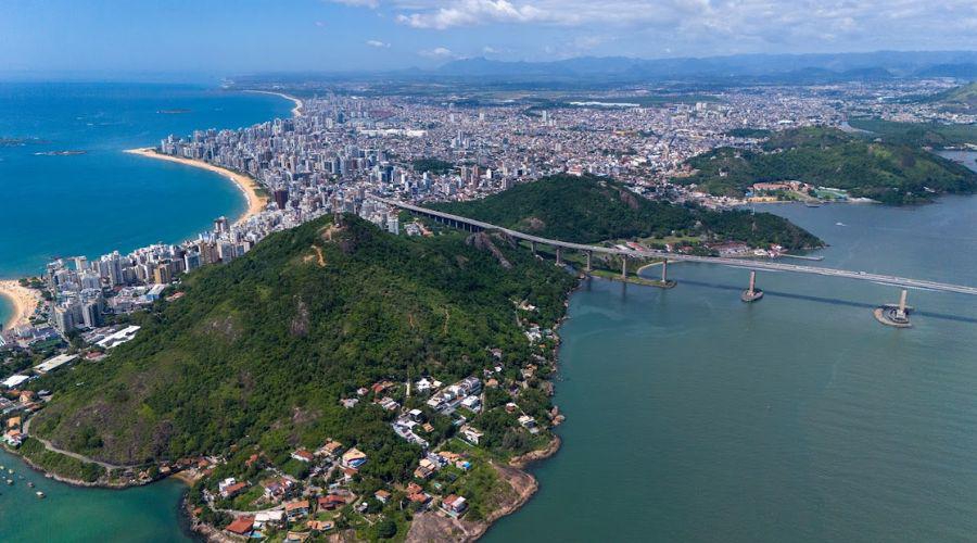 Moqueca, praias e histórias seculares são convites para o verão no litoral capixaba