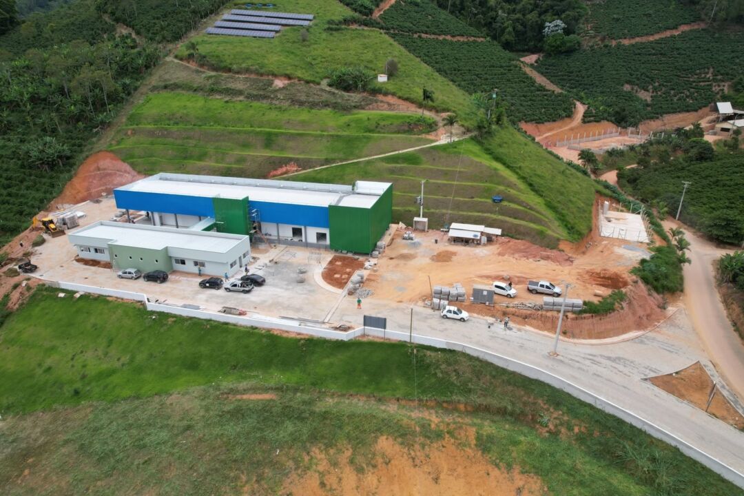 Cooperativa se preparara para inaugurar unidade que vai processar 20 toneladas de tilápia por dia 