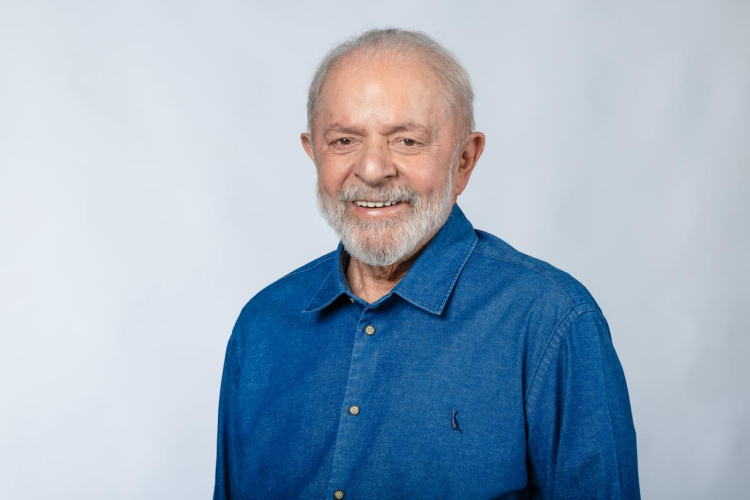 Lula vence Flávio Bolsonaro e é reeleito presidente da República