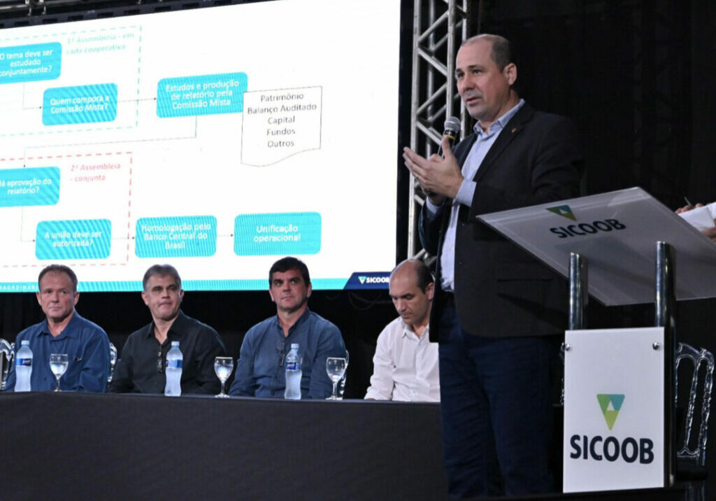 A-criacao-do-Sicoob-Conexao-foi-aprovada-nesta-quarta-30.-No-destaque-Nailson-Dalla-Bernadina-diretor-executivo-do-Sicoob-ES