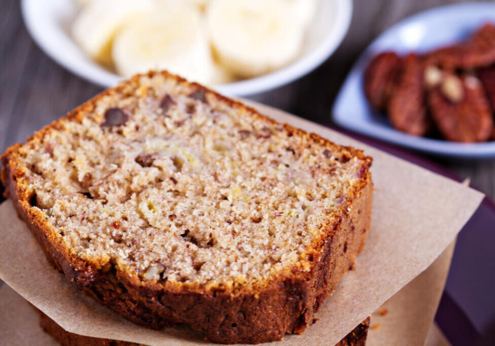 BOLO DE BANANA COM NOZES - FREEPIK