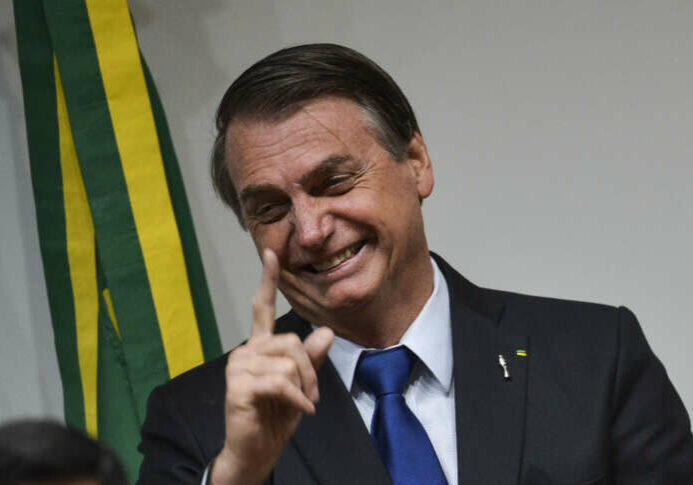 O Presidente Jair Bolsonaro vai à Câmara dos Deputados para participar de culto religioso e sessão solene em homenagem aos 42 anos da Igreja Universal do Reino de Deus.