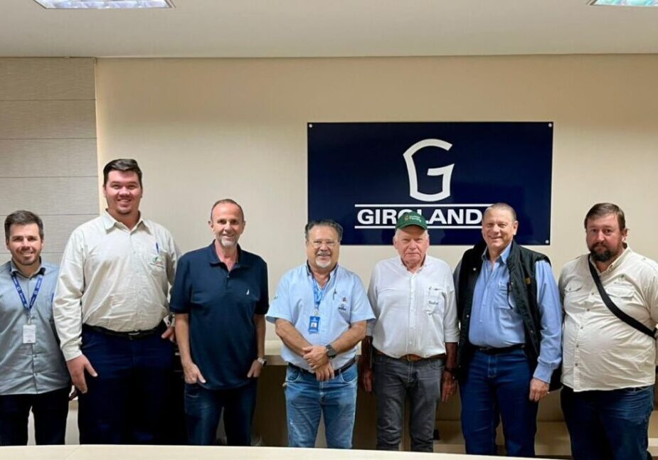 Comitiva paraguaia foi recebida na Girolando