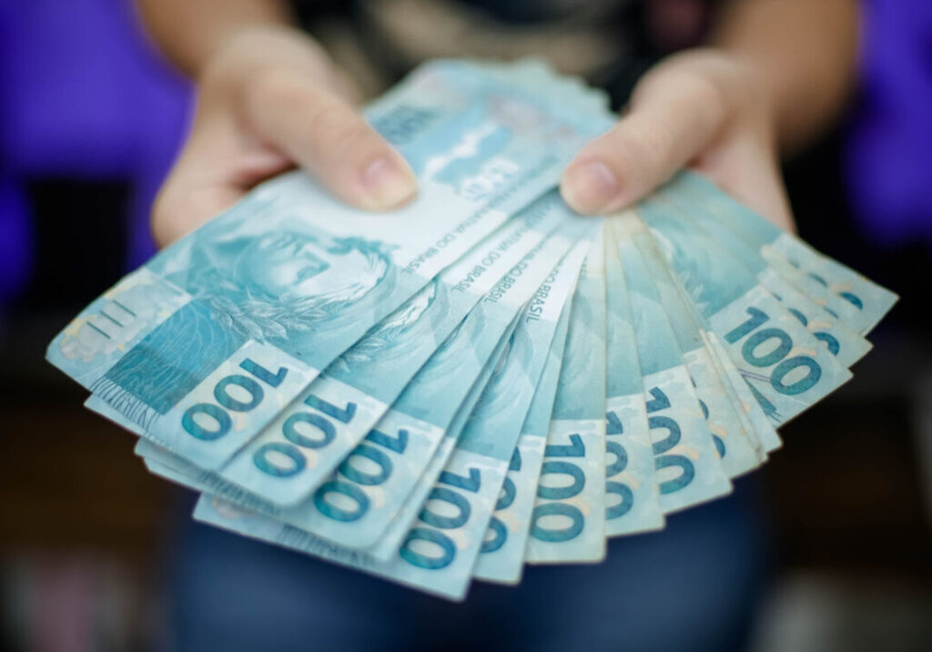 Dinheiro - Empréstimo - Financiamento - Freepik