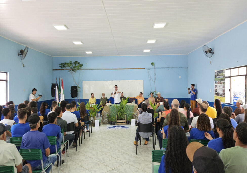 EntregaDeMudasAnchieta_Foto_PaulaFerreira