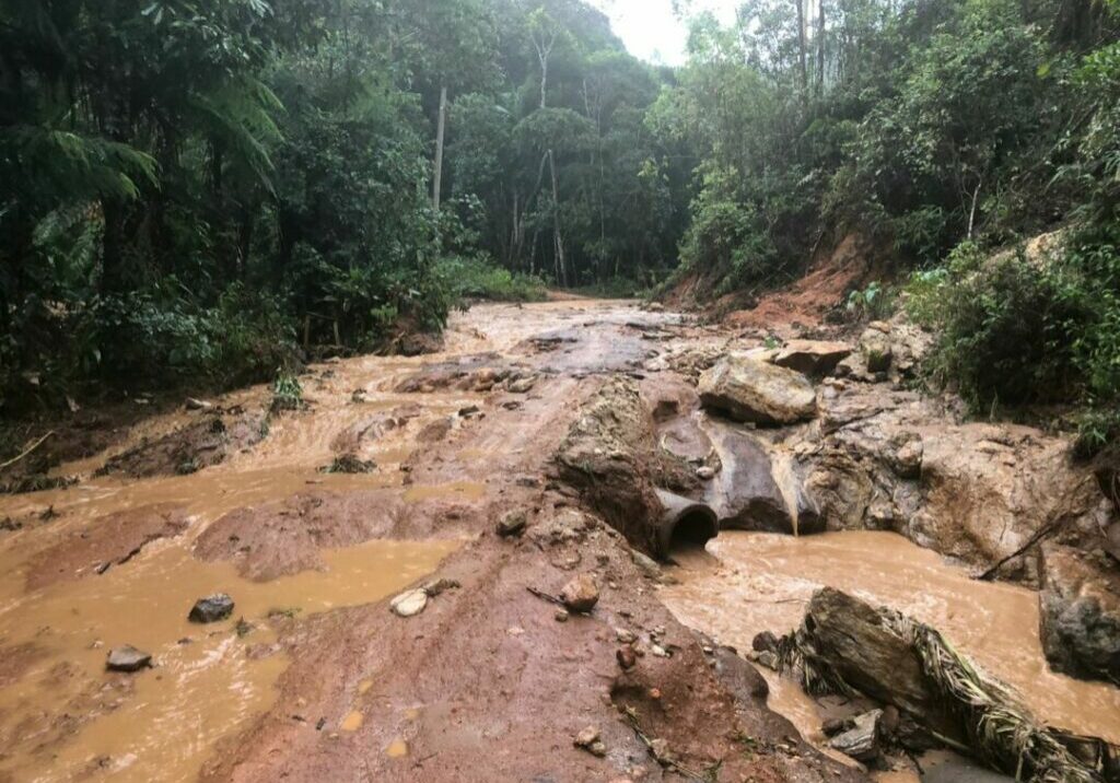Estrada-destruida-em-Sao-Bento