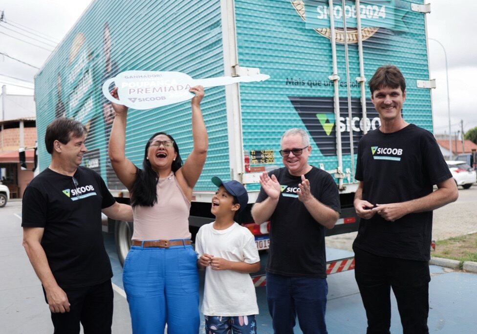 Moradora premiada pelo Sicoob