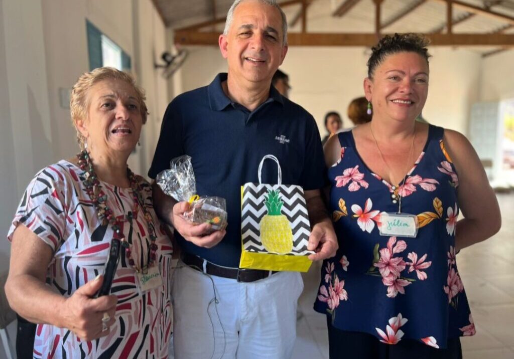 Pedro Rigo com artesãs