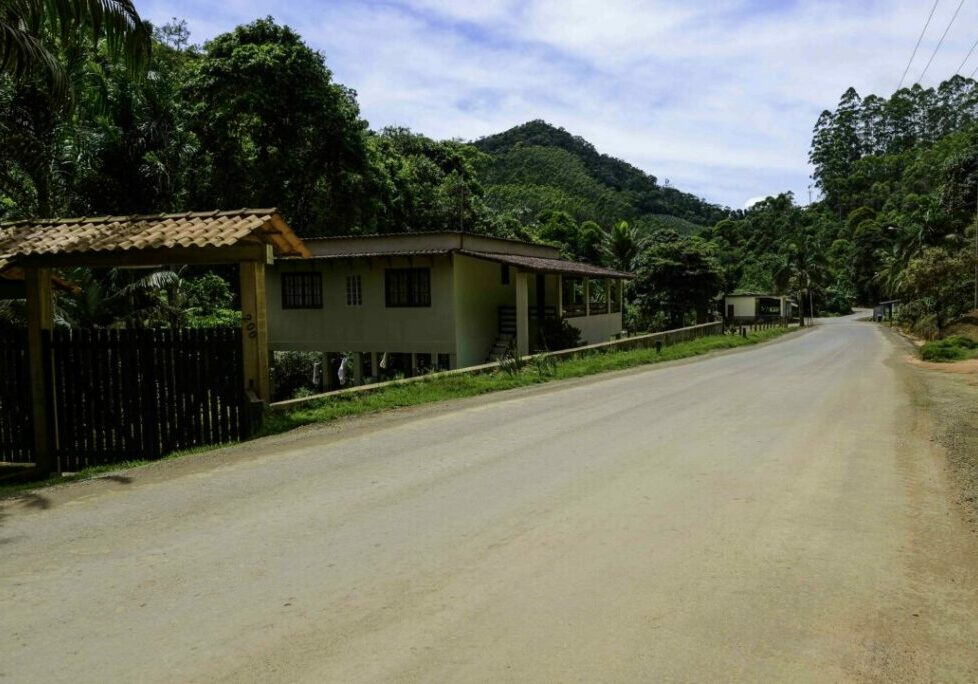 2020 - 12 - 28 - Brasil – ES – Santa Teresa  – Inauguração de estrada revestida com Revsol entre Santa Teresa e Santa Leopoldina – Foto: Gabriel Lordello/Mosaico Imagem